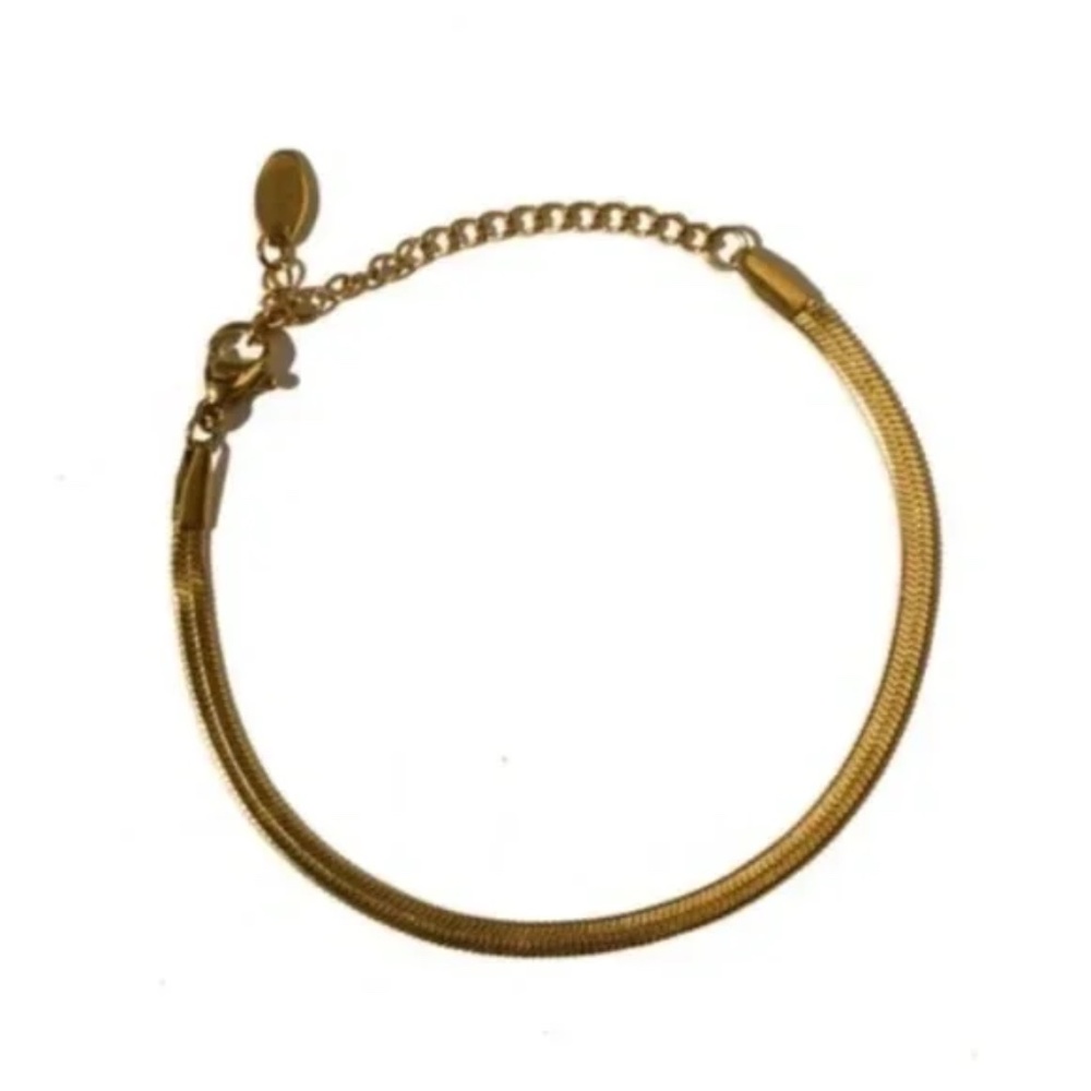 18K Gold Plated Alaia Bracelet - Picture 2 of 5